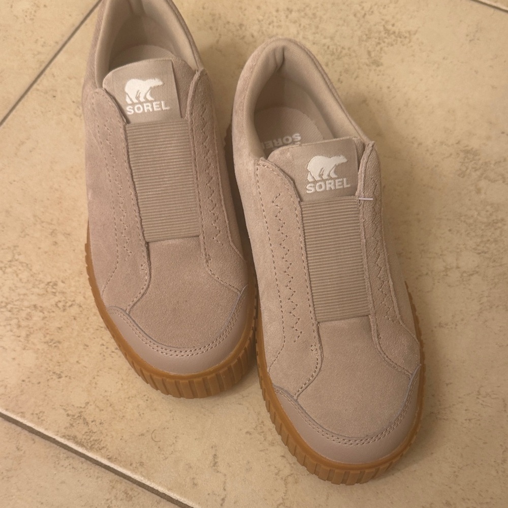 Sorel Women's Flats in Light Gray and Tan